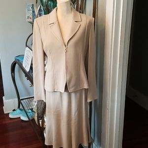 St. John Collection Creamy Gold Skirt Suit 10/12